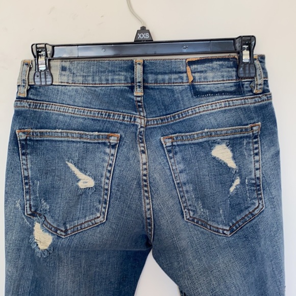 ZARA Med. Rise, Relaxed Fit Ripped Jeans. 2 - Picture 5 of 7